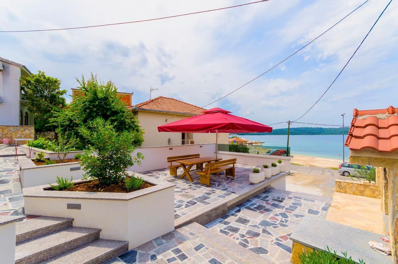 Apartments Karlo Трогир Экстерьер фото